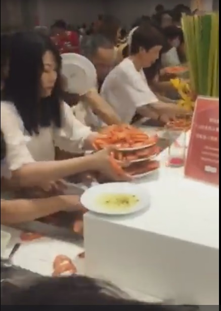 ăn buffet, du khách Trung Quốc, du lịch Thái Lan, hình ảnh xấu xí của người Trung Quốc